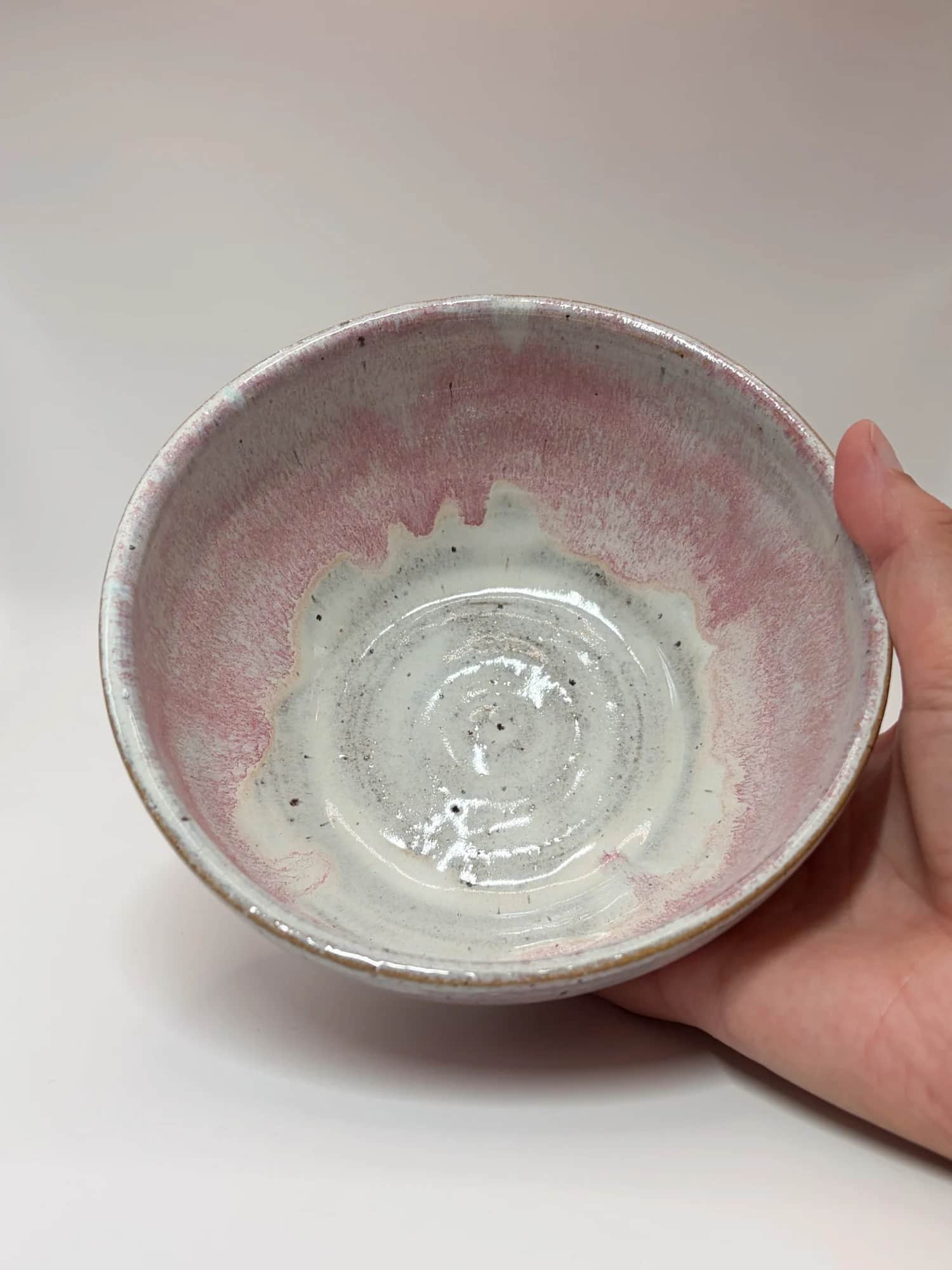 Keramikkbolle, hvit og rosa