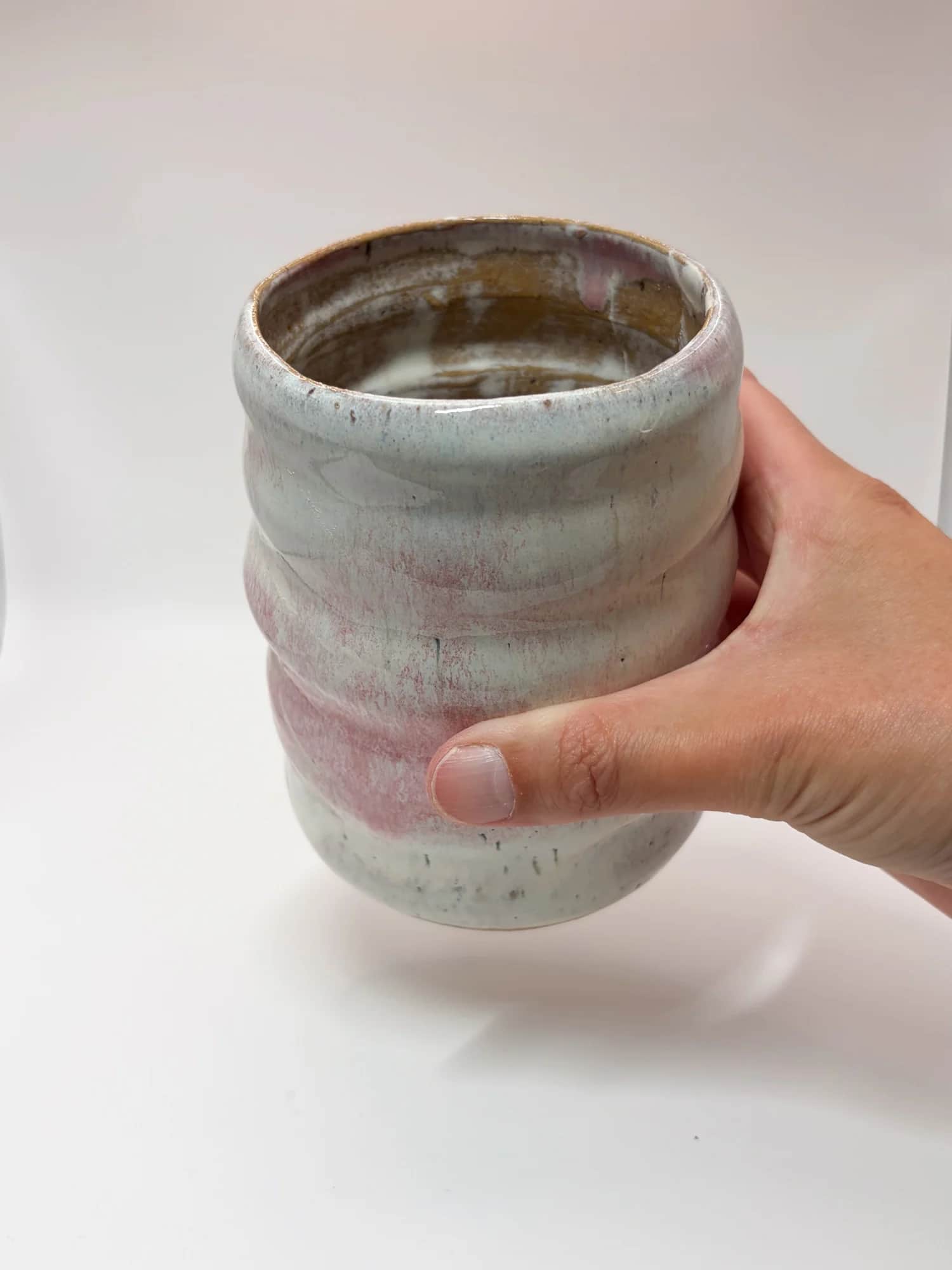 Keramikkvase, rosa og hvit