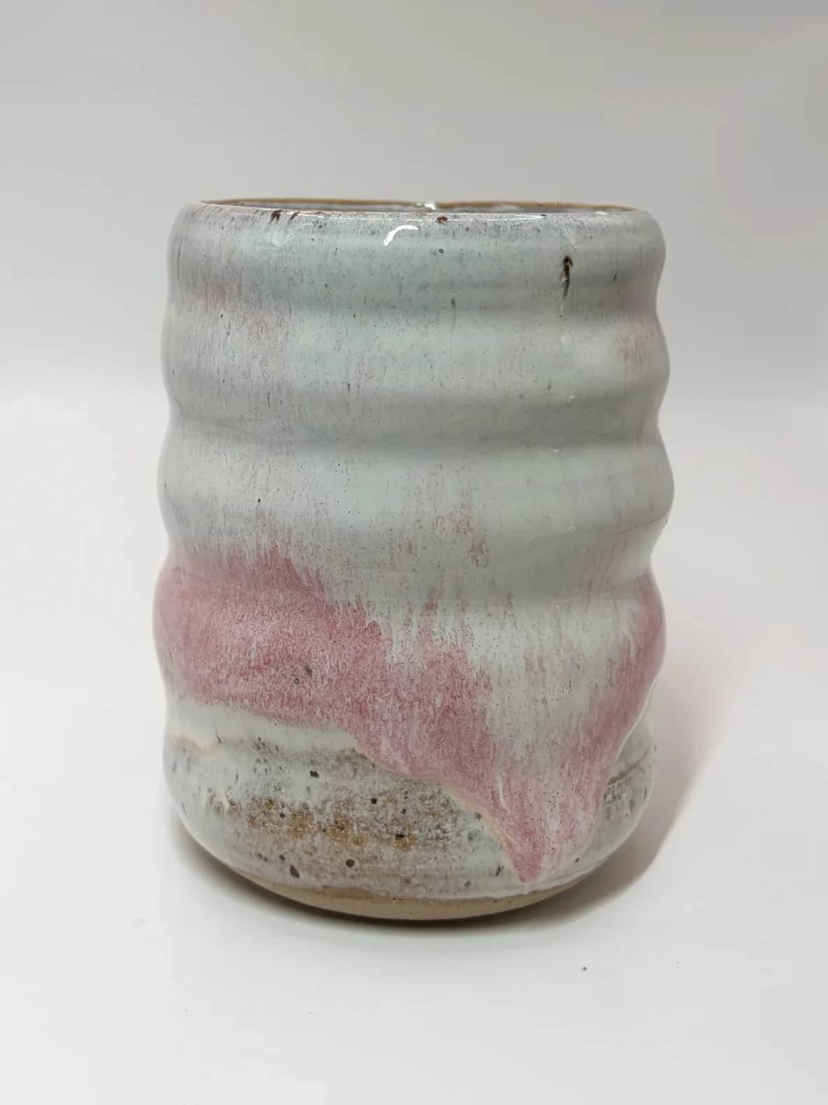 Keramikkvase, rosa og hvit