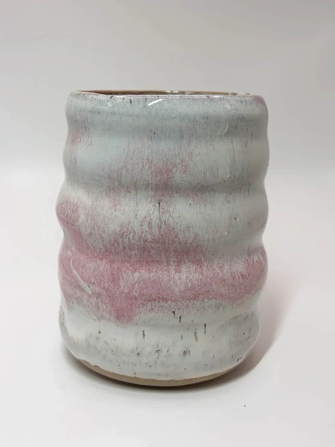 Keramikkvase, rosa og hvit