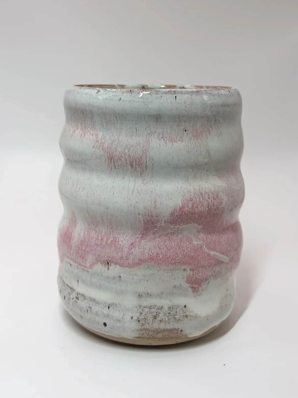 Keramikkvase, rosa og hvit