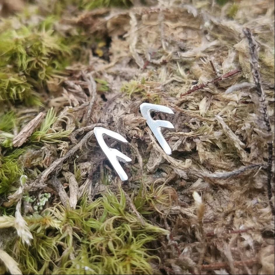 Ansuz - Rune fra eldre futhark i sølv