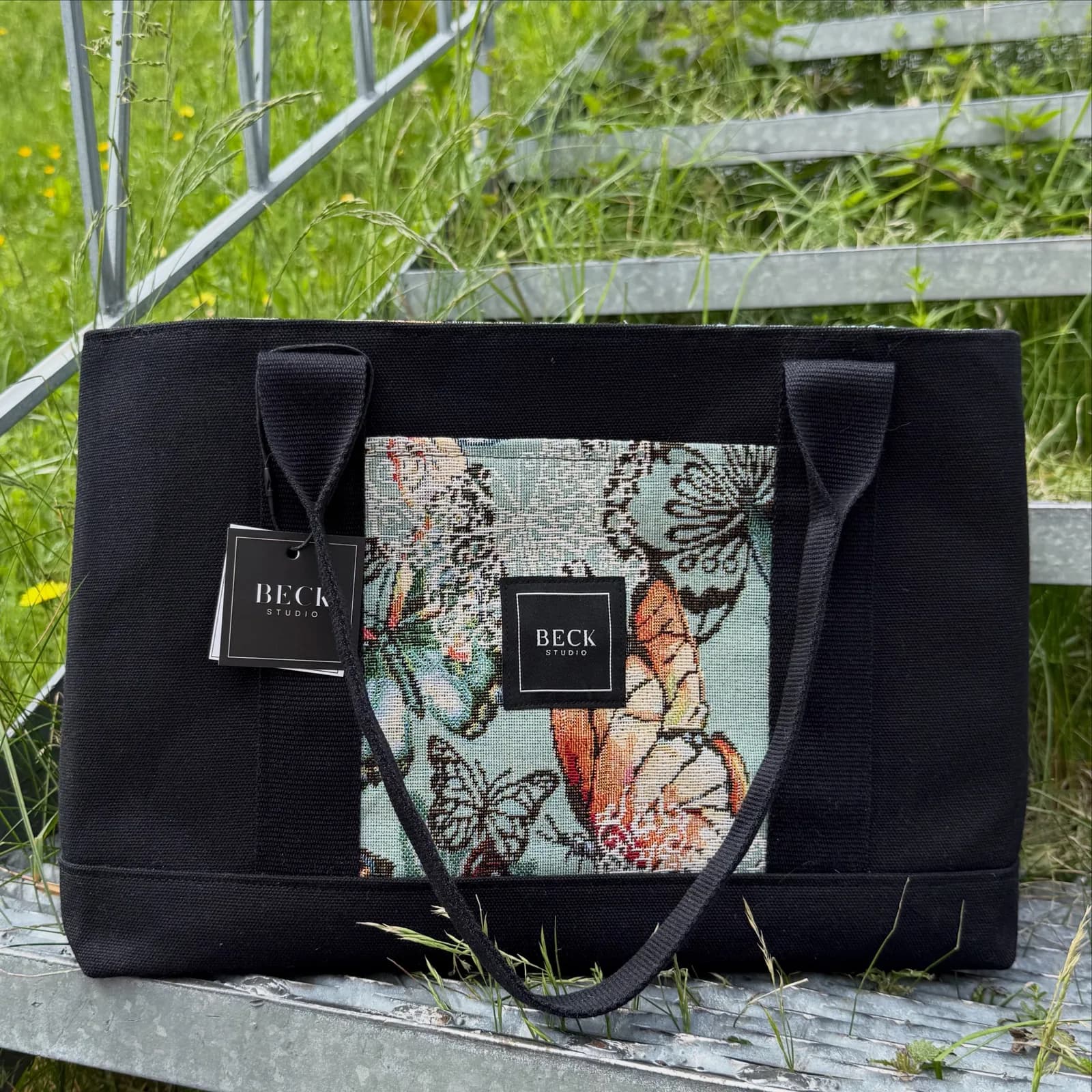 Tote bag, Black Framed; Mariposa