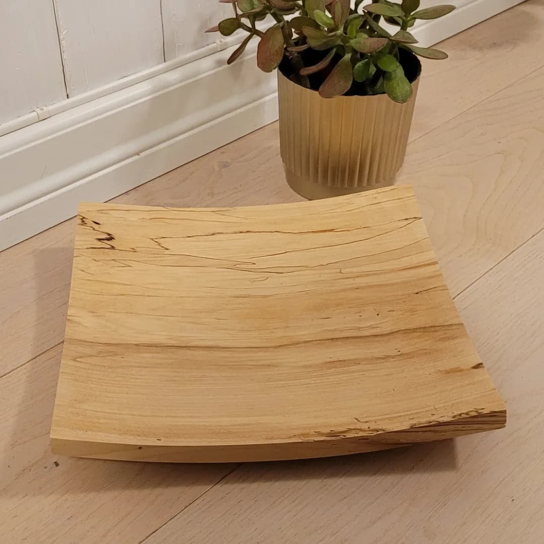 Firkantet skål i bøk