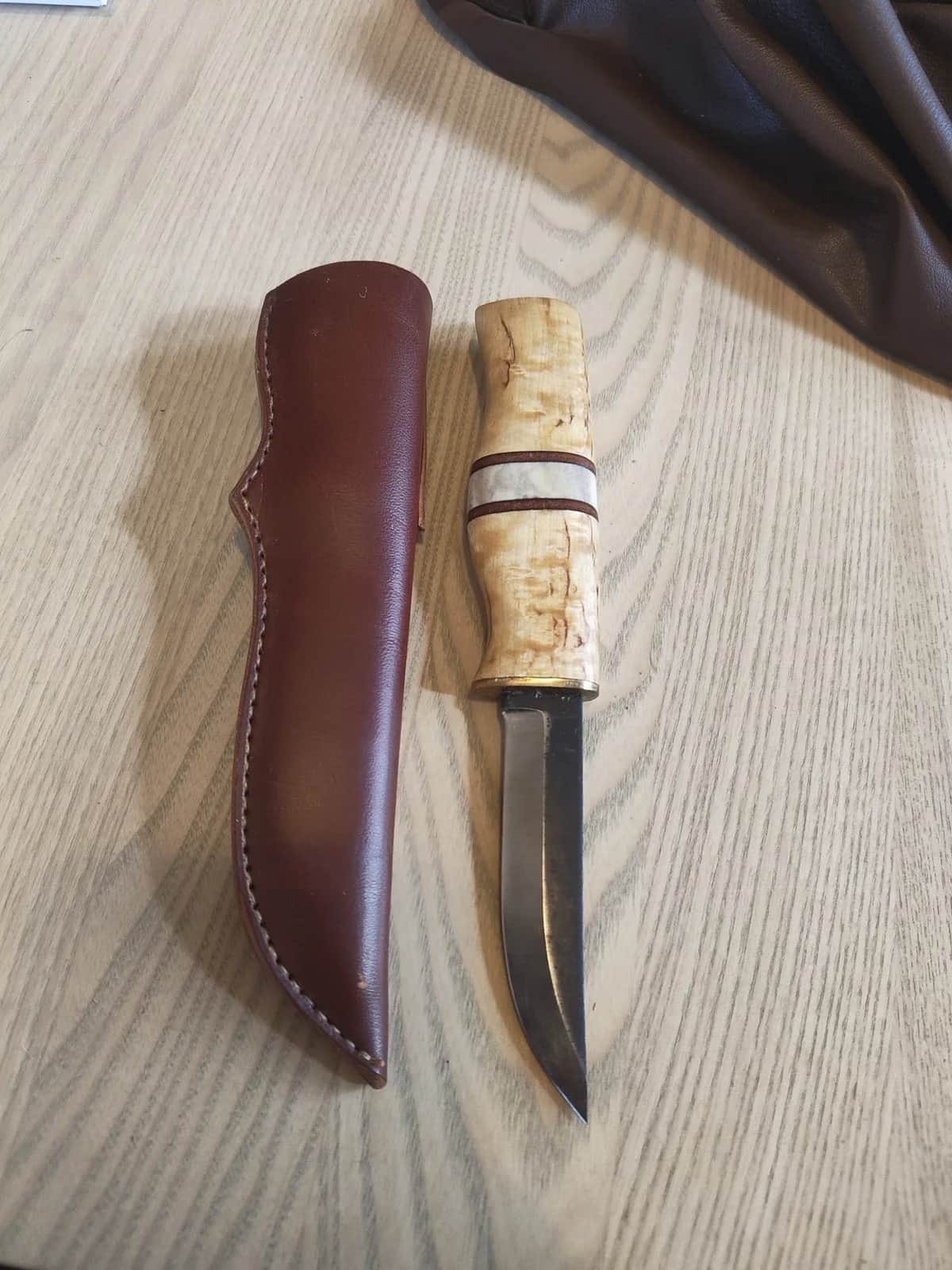 Turkniv med håndtak i masurbjørk