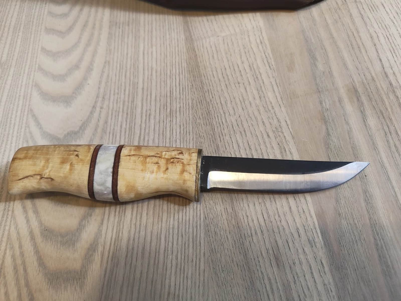 Turkniv med håndtak i masurbjørk
