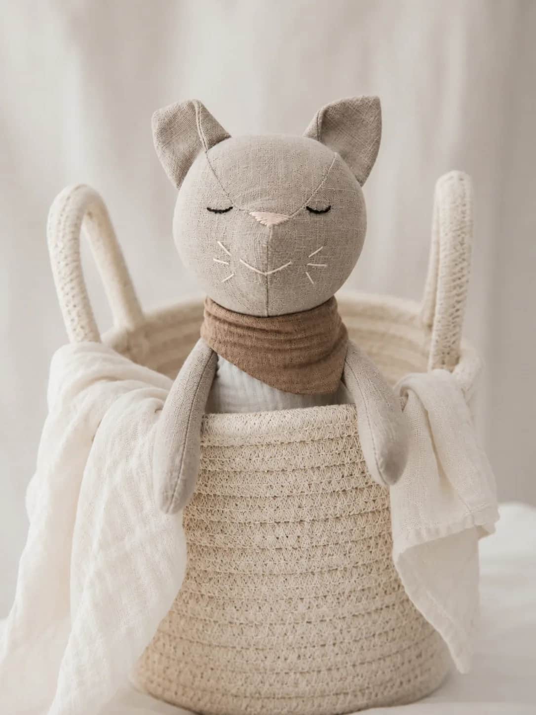 Håndlaget bamse-katt