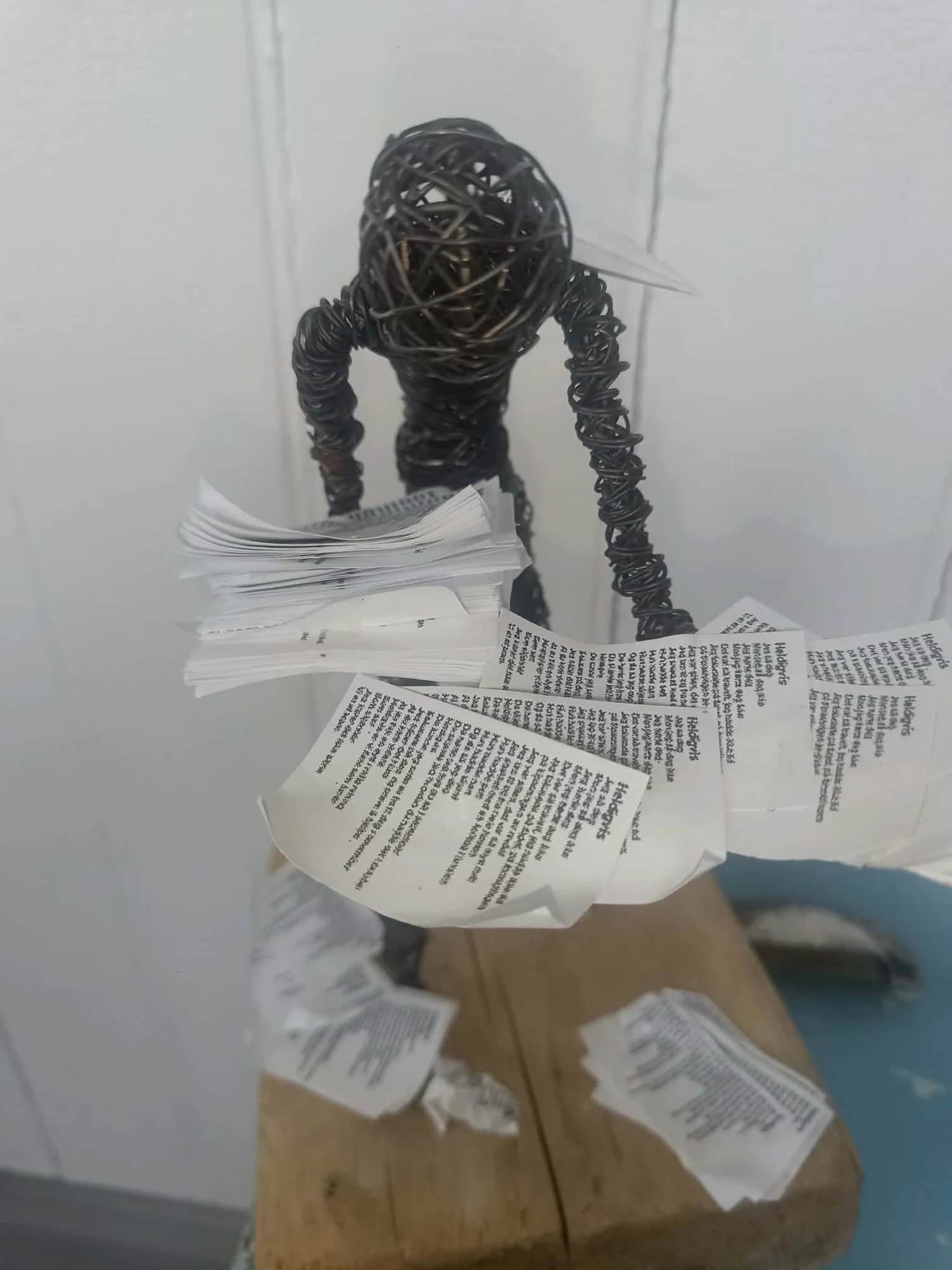 Læreren - Skulptur av ståltråd