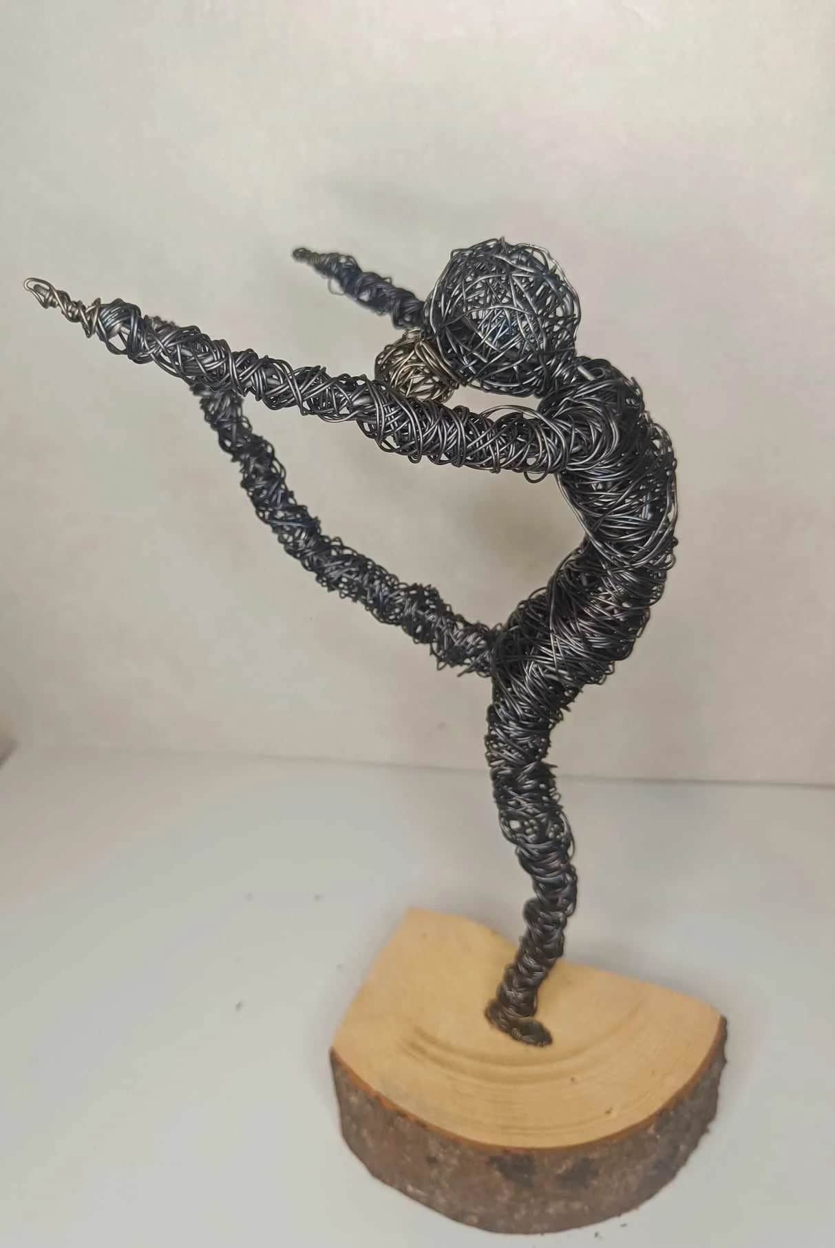 Danseren - Skulptur av ståltråd