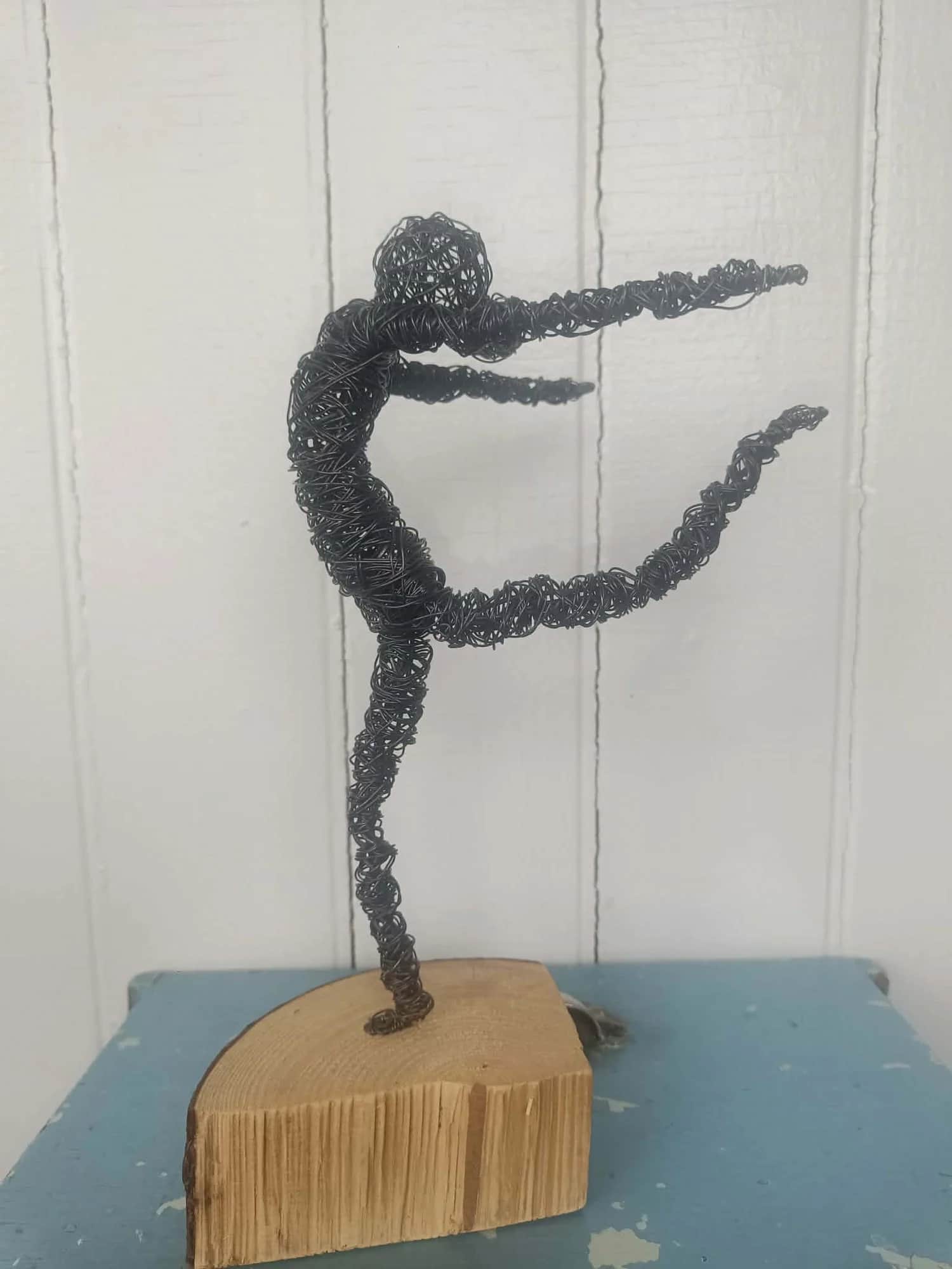 Danseren - Skulptur av ståltråd